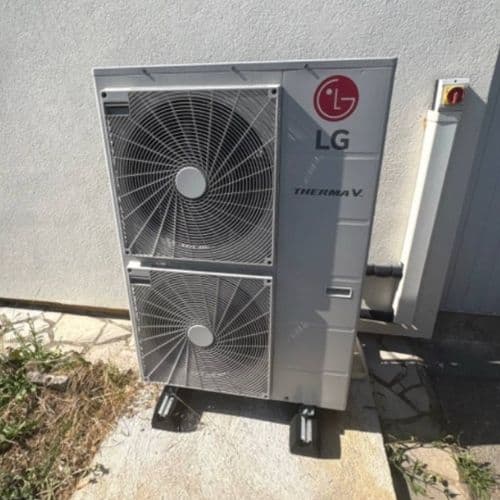 Unité extérieure de pompe à chaleur air/eau LG Therma V installée le long d’une façade